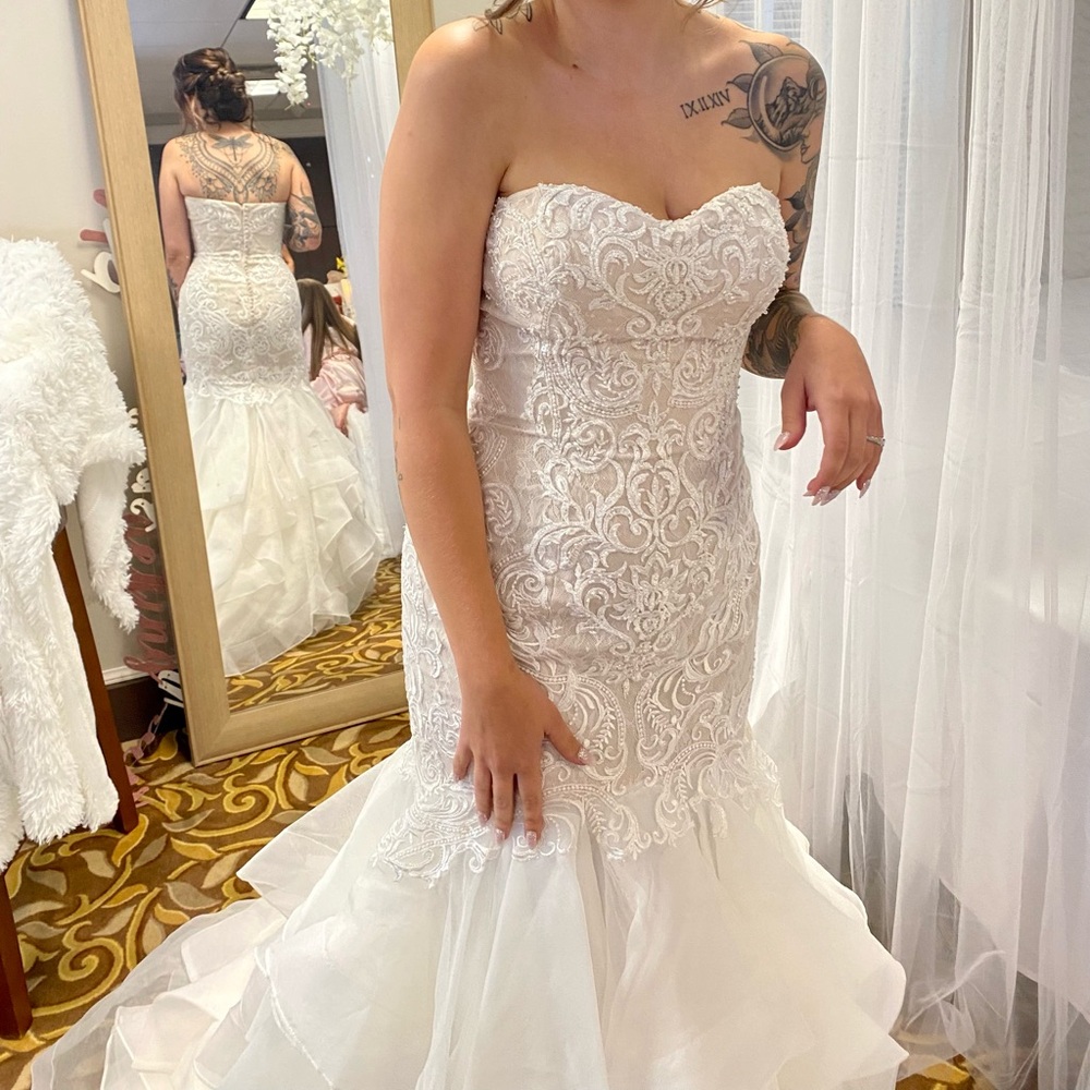 David's Bridal Strapless Lace Wedding Dress in Cream